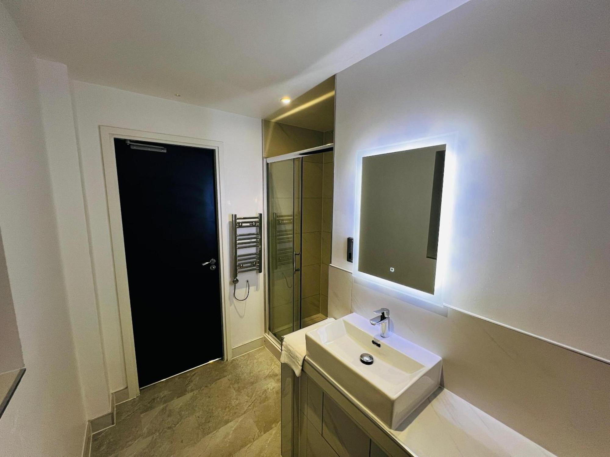 Ilford Grand Hotel Room photo