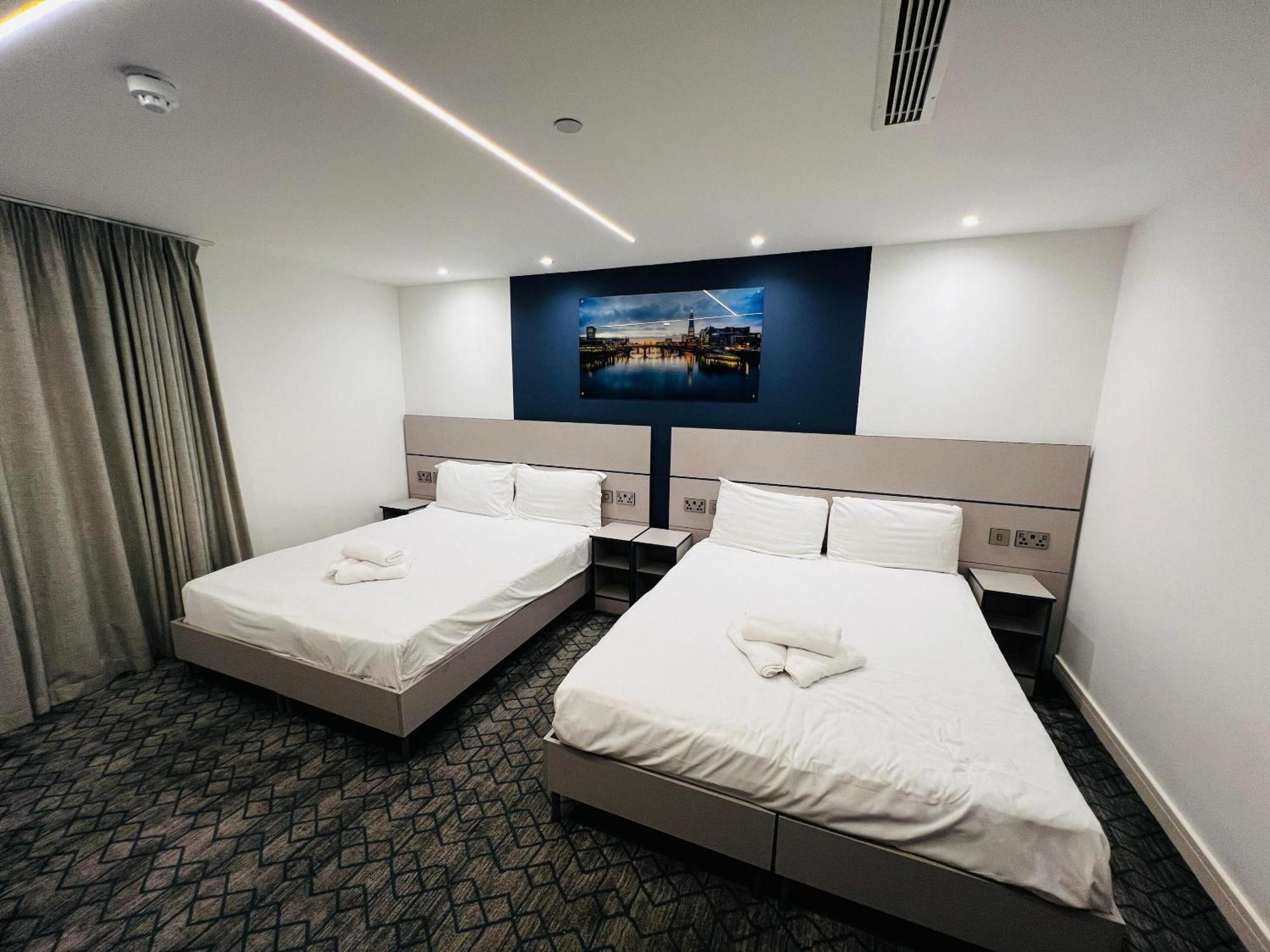 Ilford Grand Hotel Room photo