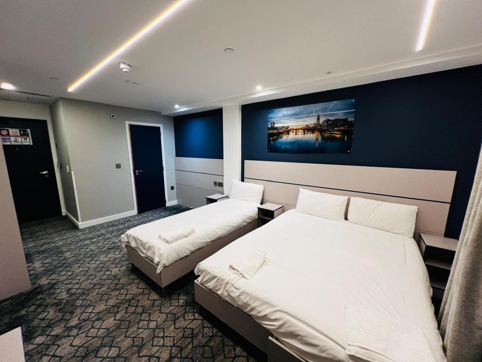 Ilford Grand Hotel Room photo