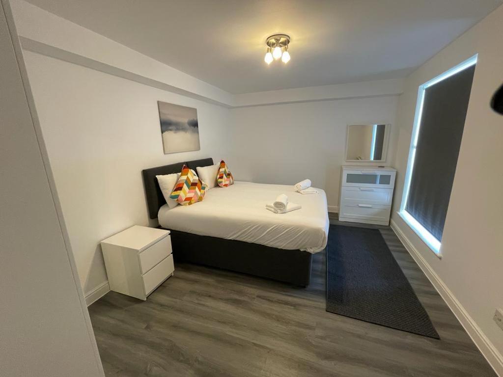 Ilford Grand Hotel Room photo